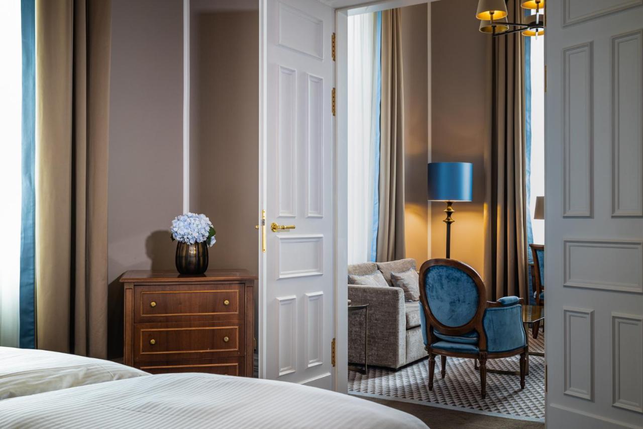 Althoff Grandhotel Schloss Bensberg Bergisch Gladbach Exteriér fotografie A suite at the hotel