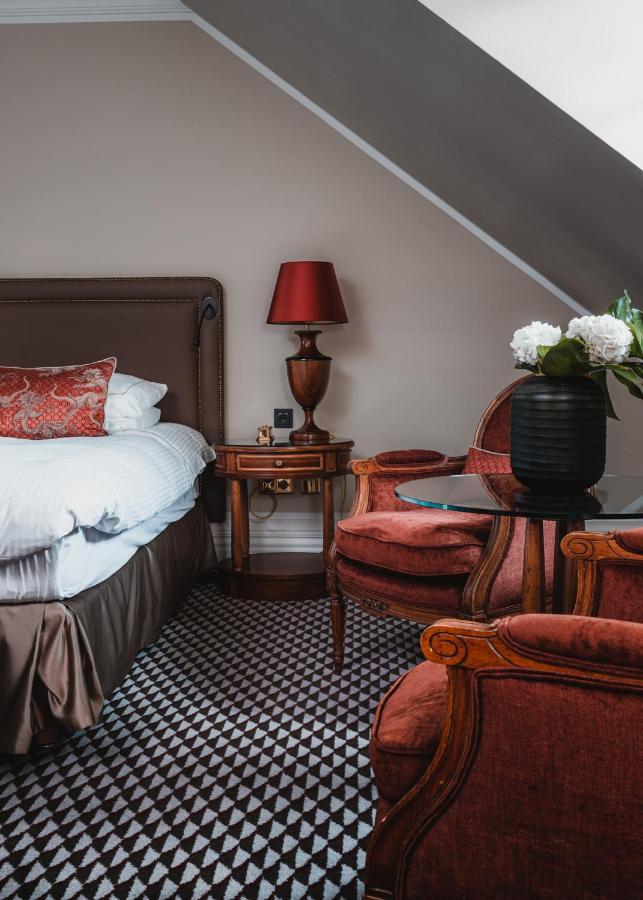 Althoff Grandhotel Schloss Bensberg Bergisch Gladbach Exteriér fotografie A bedroom at the hotel