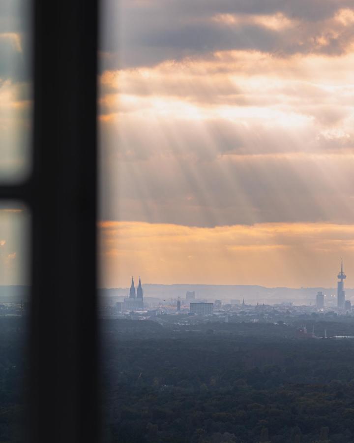 Althoff Grandhotel Schloss Bensberg Bergisch Gladbach Exteriér fotografie View of Frankfurt from the observation deck