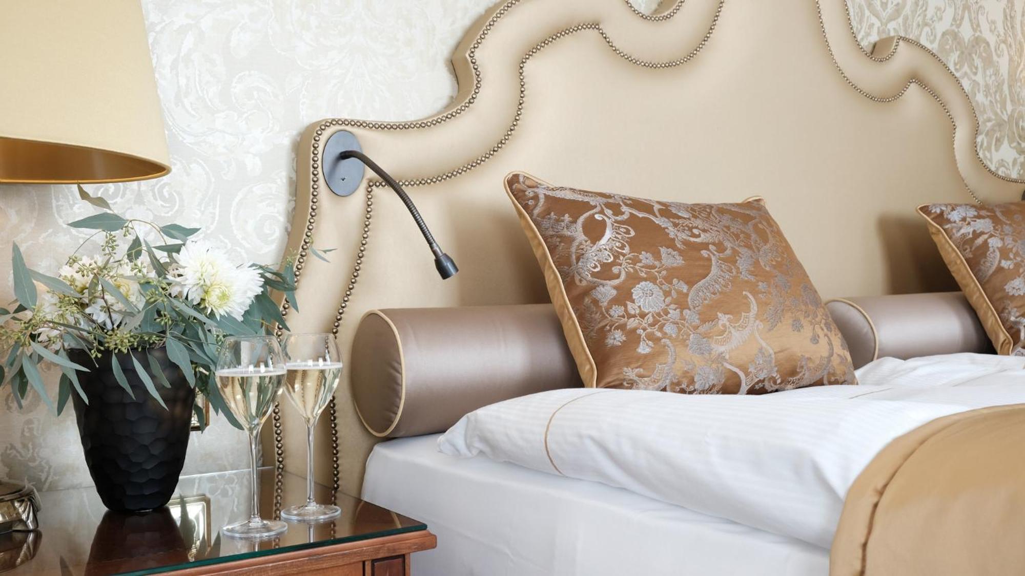 Althoff Grandhotel Schloss Bensberg Bergisch Gladbach Pokoj fotografie A wall light